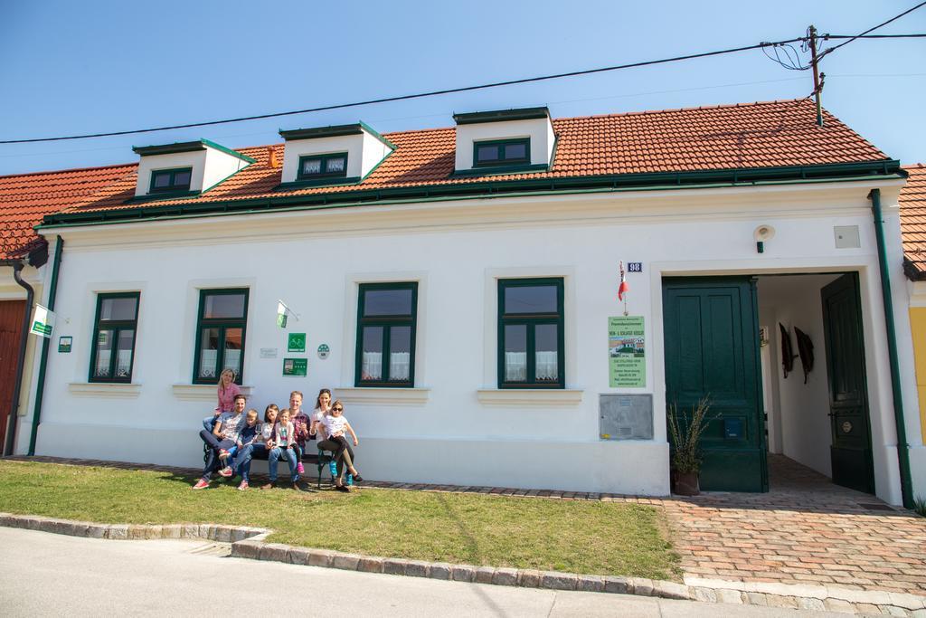 Winzerhof Kuessler - Weinviertel 호텔 Stillfried 외부 사진